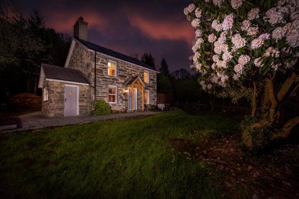 Charming Riverside Cottage In Snowdonia National Park Tanygrisiau 외부 사진